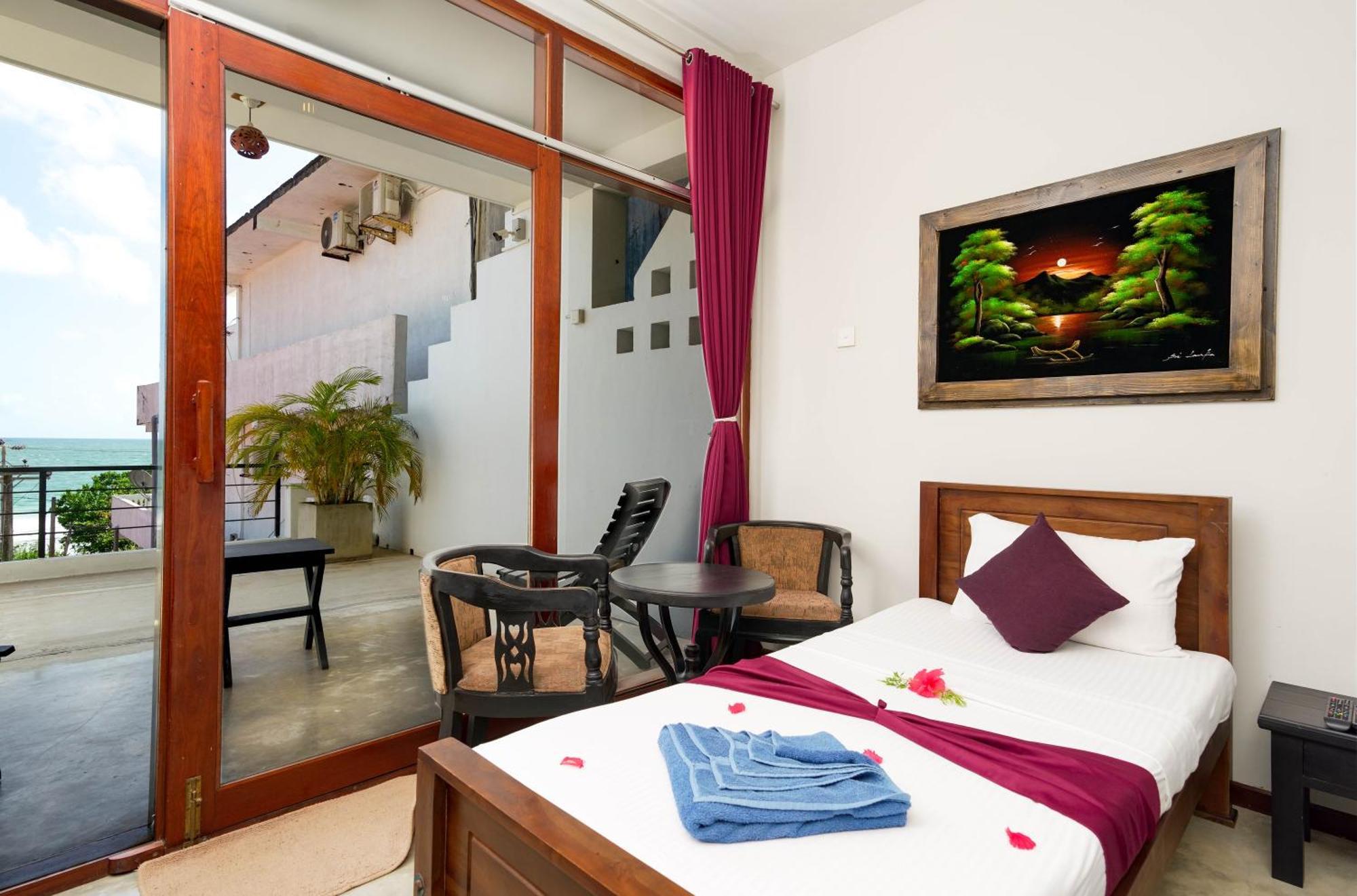 Hotel Silan Mo Mirissa Esterno foto