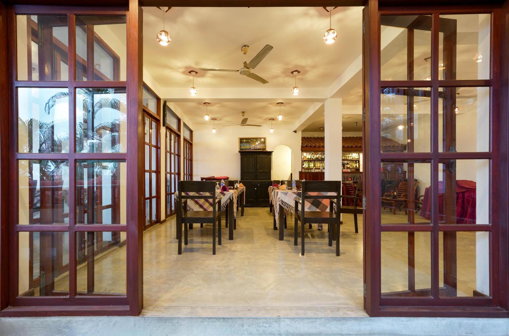 Hotel Silan Mo Mirissa Esterno foto