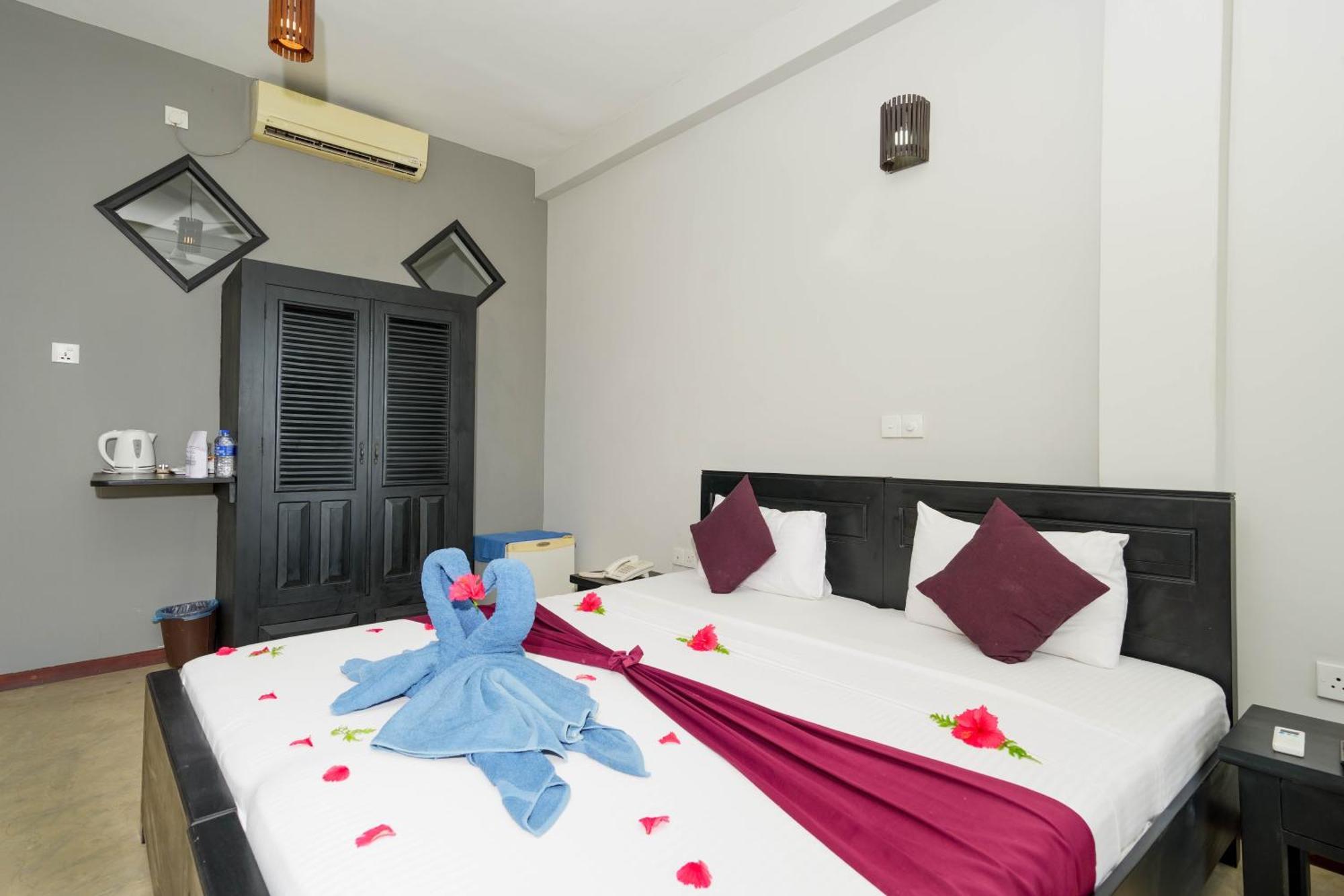 Hotel Silan Mo Mirissa Esterno foto