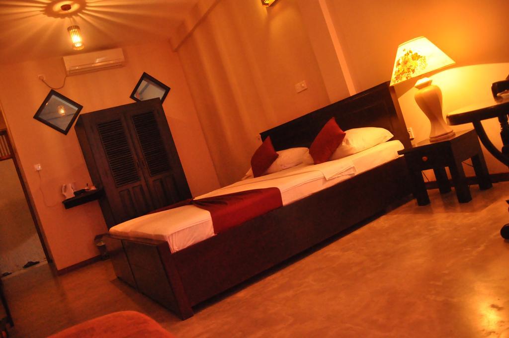 Hotel Silan Mo Mirissa Esterno foto