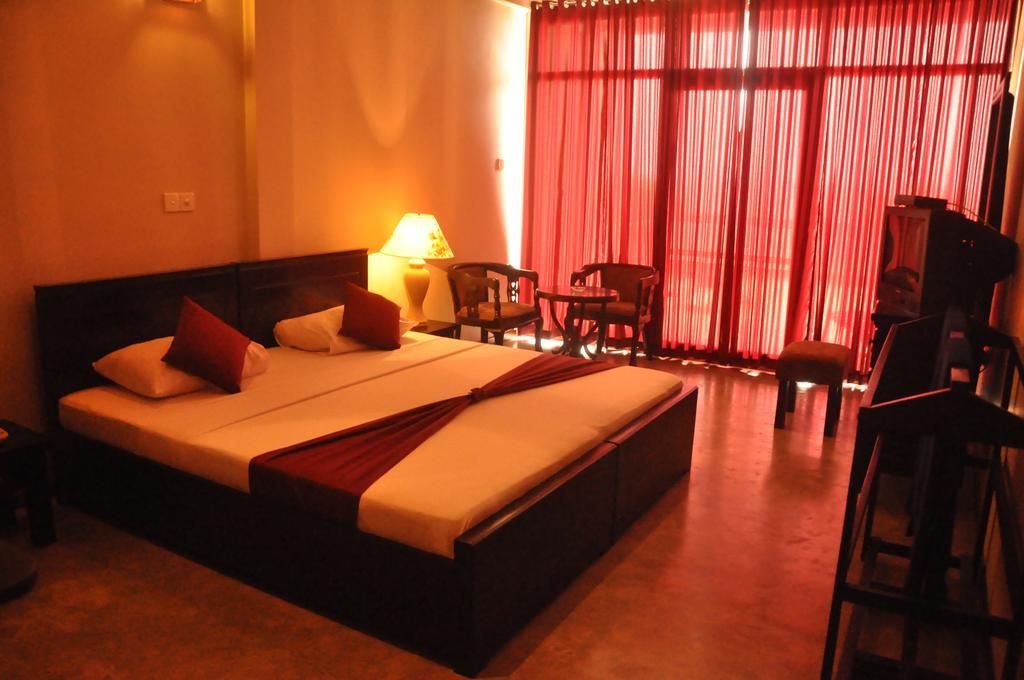 Hotel Silan Mo Mirissa Esterno foto